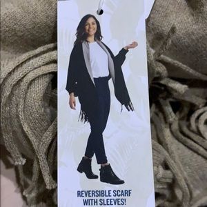 Tommy bahama wrap cardigan with sleeves - Tags on